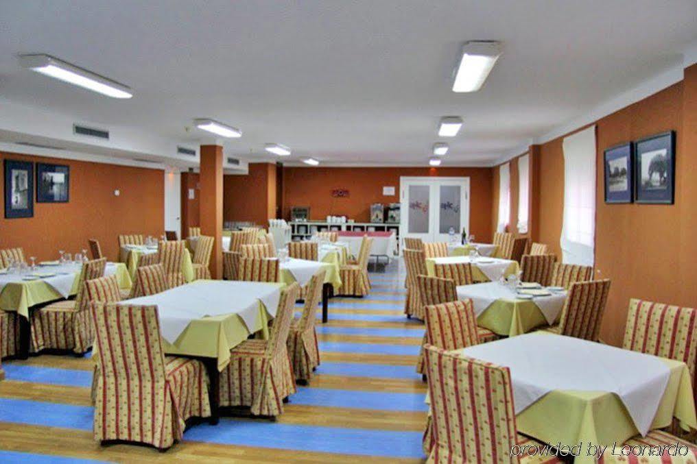 Ahc Hoteles Caces Restaurant billede